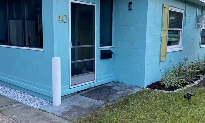 North Orange House | Spacious half 1/1 duplex in amazing location!