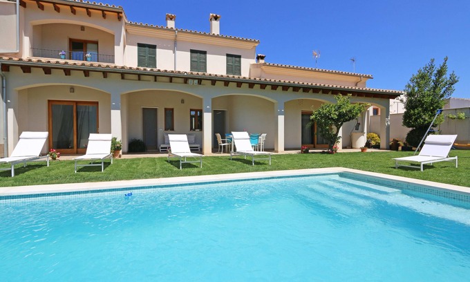 Ariany House | Spacious, high quality, terrace, pool, garden, family-friendly, central, WiFi