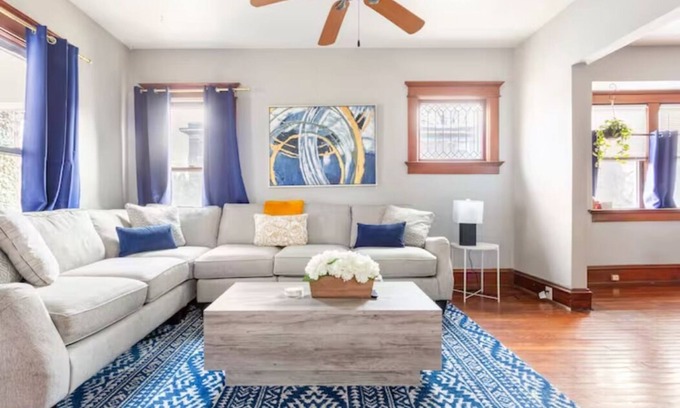 South Hyde Park House | Spacious Historic Getaway: 5★ Location, Royal Beds, Game Room, BBQ & Fire Pit
