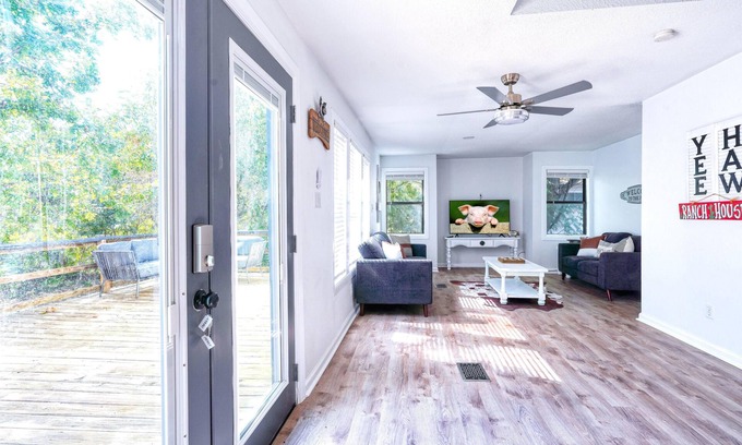 Belton House | Spacious Historical 4/2- Downtown Belton/Temple, Mins to UMB