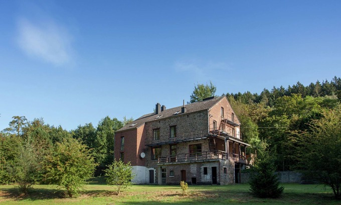 Coo House | Spacious holiday home with roofed terrace