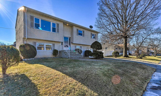 Colonia House | Spacious Home ~ 11 Mi to Staten Island!