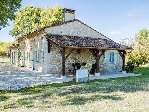 Saint-Nexans House | Spacious Holiday Home in Saint-Nexans with Terrace