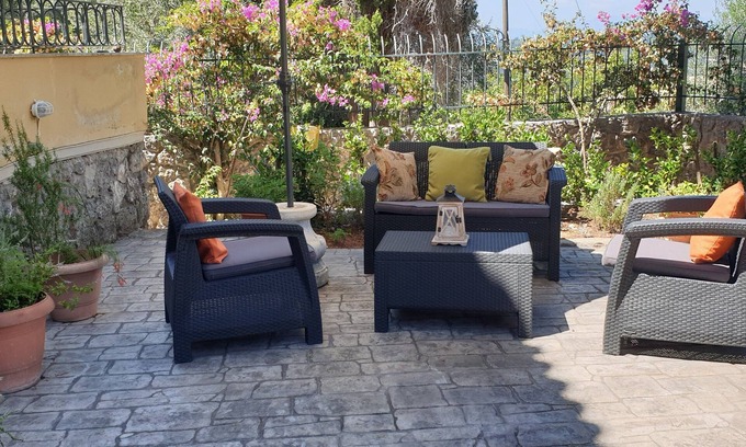 Achilleio House | Spacious, holiday house close to beaches ideal for a group of friends or family
