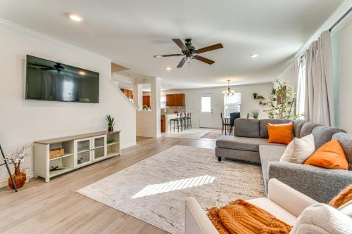 Southside House | Spacious Home 11 Mi to San Antonio River Walk