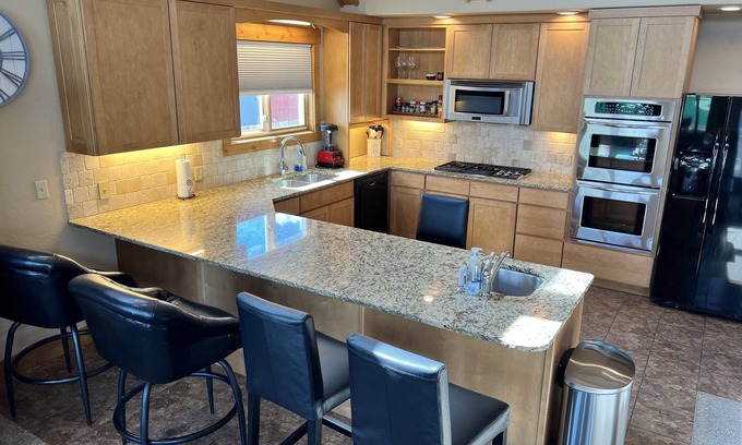 Pinedale Apartment | Spacious Home 2 king beds bedrooms 2 bathrooms nHome entertainment pool table.