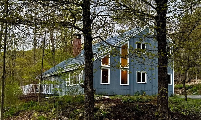 Warren House | Spacious home <3 min from Lincoln Peak! Fits the whole extended family
