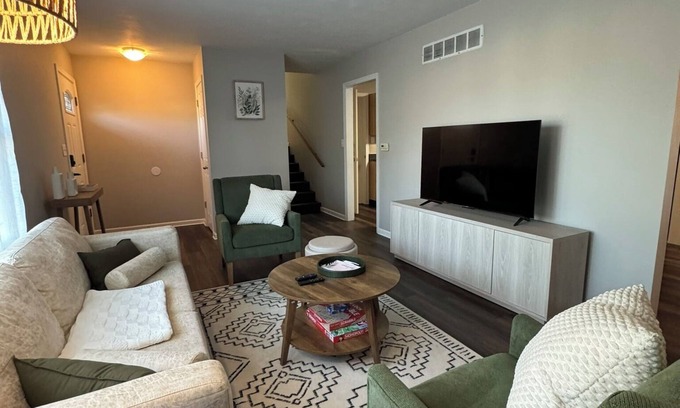 Marshall House | Spacious home, 5 mins to Missouri Valley College