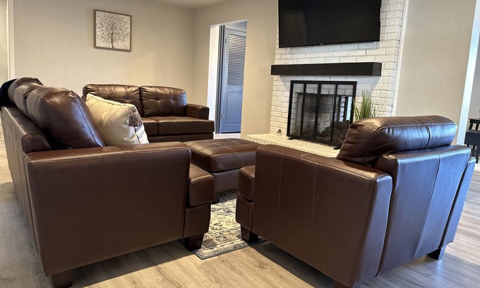 Midwest City House | Spacious home + Arcade & Pool Table