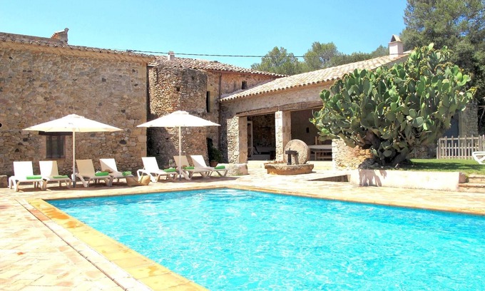 Navata Villa | Spacious Home in Navata