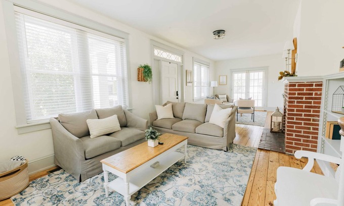 Paradise House | Spacious Home in ♥ of Lancaster Amish Country