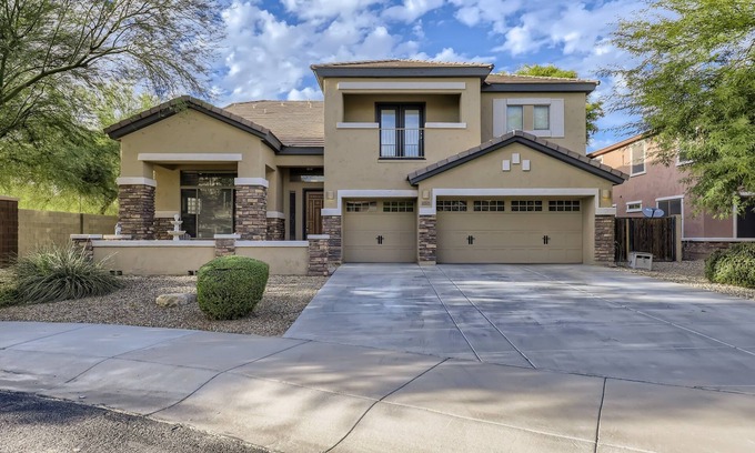 Palm Valley House | Spacious home in the heart of the West Valley with heated pool and game room