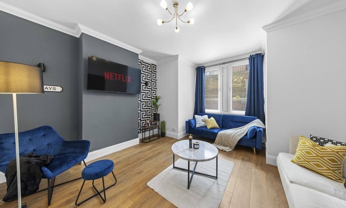 Rochester House | Spacious Home in the heart of Medway | Sleeps 6