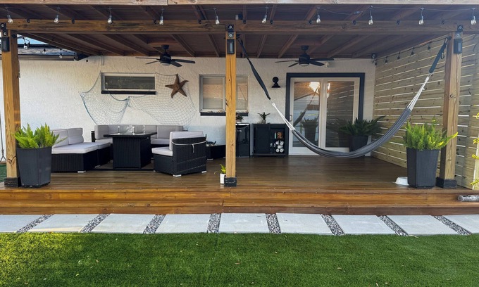 Holiday House | “Spacious Home Near Beaches & Tarpon Springs – Perfect for Families & Pets!”