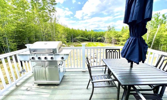 Center Conway Villa | Spacious Home w/ Firepit & Mountain Views