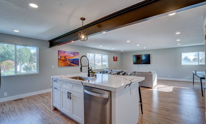 American Fork House | Spacious Home w/Hot Tub, Ping Pong, Billiards, Air Hockey