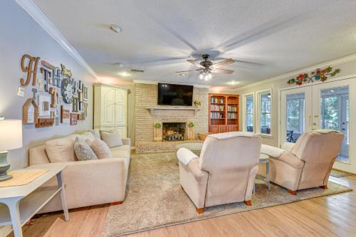 Fort Walton Beach House | Spacious Home with Hot Tub in Fort Walton Beach!