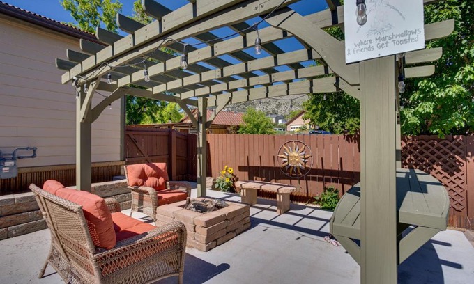 Ridgway House | Spacious Home with Deck 5 Mi to Ridgway State Park!