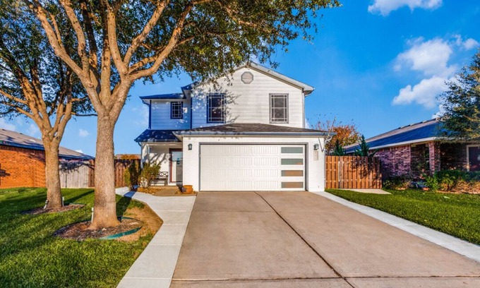 Leander House | Spacious Home with Gorgeous Backyard Kitchen, Close to Top Shopping Destinations