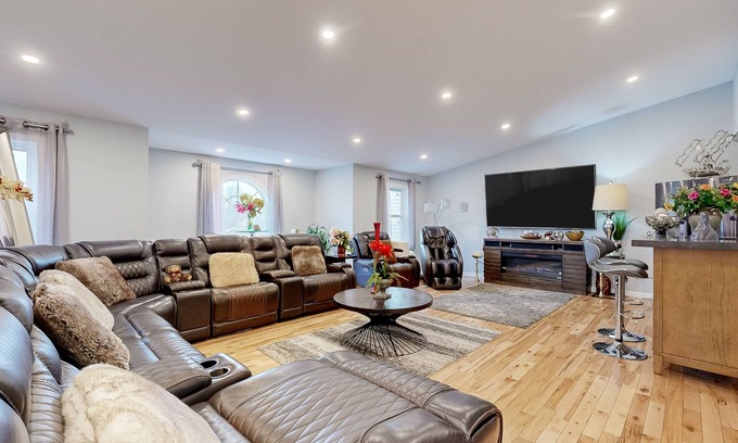 Westbrook House | Spacious home with large yard, great for groups, close to Portland & beaches