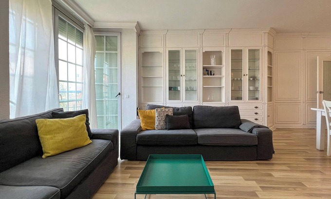 el Camp d'en Grassot i Gracia Nova Apartment | Spacious home with private balcony in Barcelona