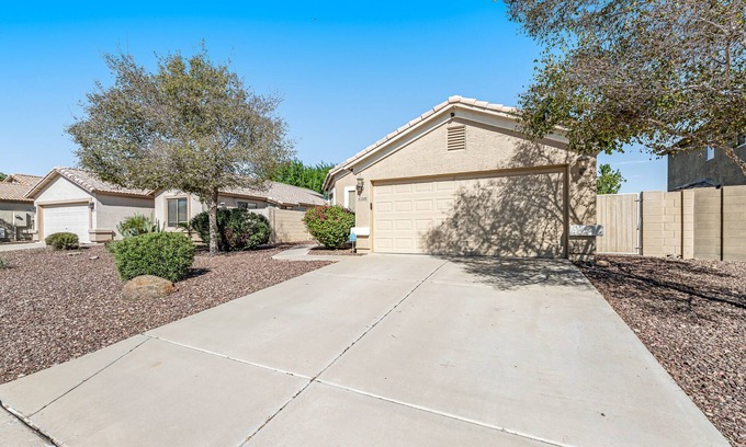 Rancho Mirage House | Spacious home with private heated pool with waterfall, putting green & firepit