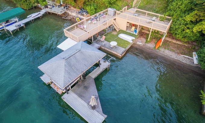 Holcomb House | Spacious home with private lake front