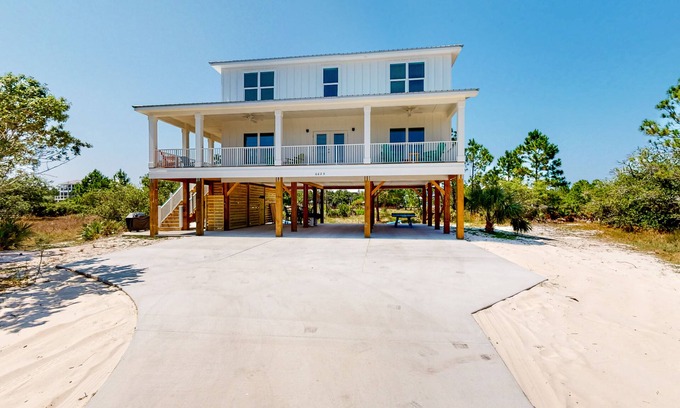 Surf Side Shores House | Spacious home with bikes, Ping-Pong, wrap-around balcony, grill, W/D, and AC