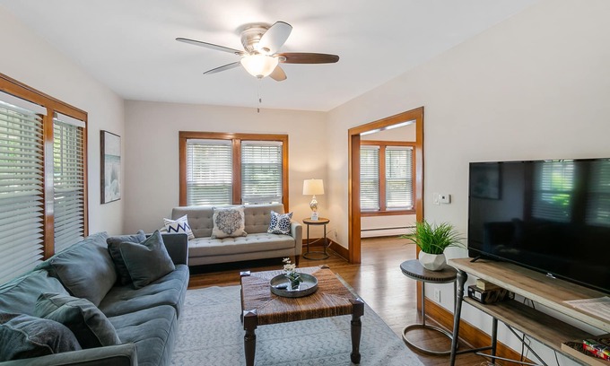 Libertyville House | Spacious Home with a Family Game Room