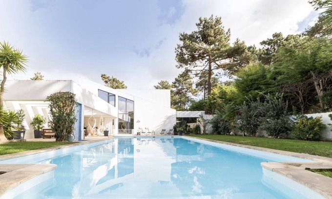 Verdizela Villa | Spacious & Homely Lisbon Coast Villa | 4 Bedrooms | Villa Agapanto | Private Pool & BBQ | Aroeira