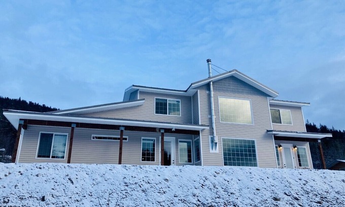 Hoonah House | Spacious Hoonah House