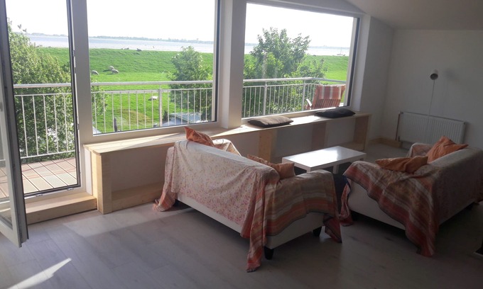 Kollmar House | Spacious house at the river Elbe incl. beachlife between Hamburg and north sea