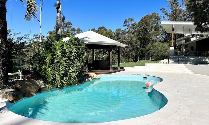 Burbank House | Spacious House for Family & Friends