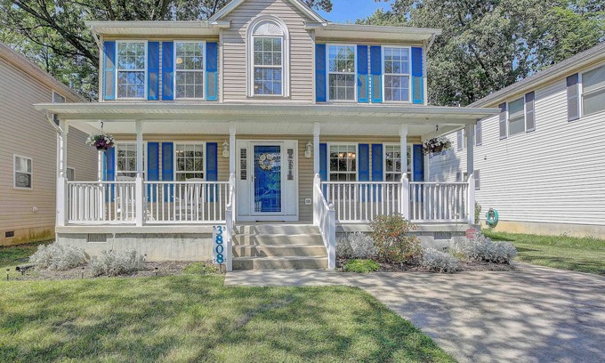 North Beach House | Spacious house, great deck & grill, close to boardwalk, shops, and restaurants.