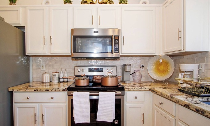 Sundance Ranch House | Spacious house in lovely Phoenix with free WiFi, AC, BBQ & Hotel rooms style