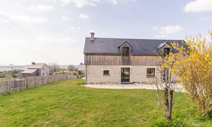 Vains Cottage | Spacious house near Mont Saint Michel with fireplace