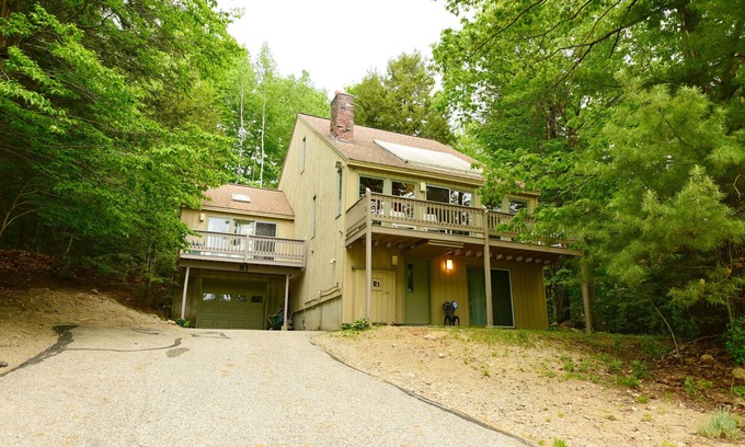 North Conway House | Spacious House w/Outdoor Fire Pit, 5 Min. Drive to Downtown N. Conway!