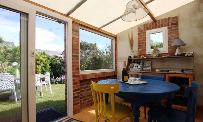 Saint-Marcouf Cottage | Spacious house with fireplace and terrace, near the beach