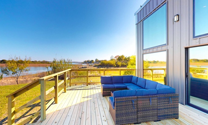 Breckenridge House | Spacious house with private patio with water views & full kitchen