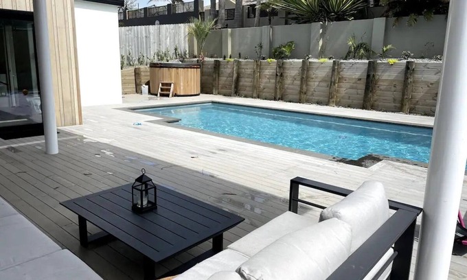 Waihi Beach House | Spacious house with pool, hot tub and pool table