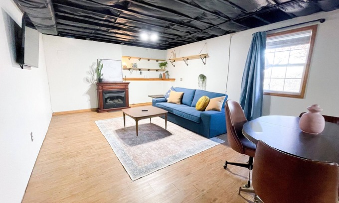St. Robert House | Spacious industrial basement mins to post.