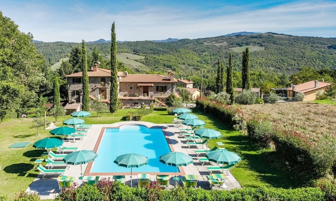 Caprese Michelangelo Villa | Spacious villa with private pool in Tuscany, in the Valtiberina countryside
