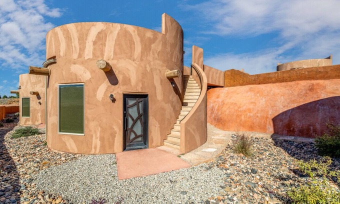 Virgin RV Rental | Spacious King Cliff Dwelling Near Zion – 10 Min