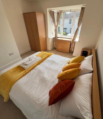 Sheffield House | Spacious King Size Room Detached House Free Wifi Free Parking