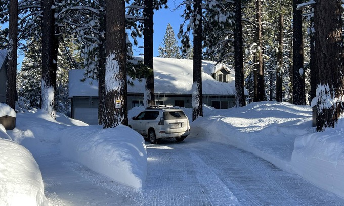 North Upper Truckee House | Spacious knotty pine wood house, 5bedrooms, 2.5 Baths, Sleep 10 people