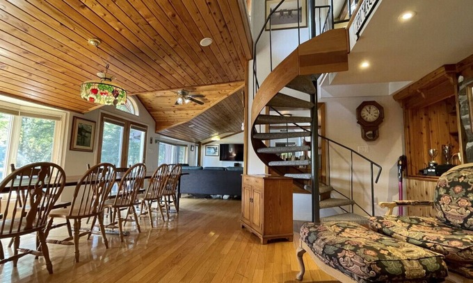 North Kawartha House | Spacious Lake Home on Chandos Lake