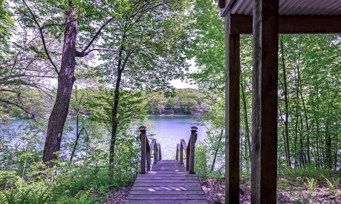 Almelund House | Spacious Lake House + Fast WIFI + Coffee Bar + Gorgeous Views!