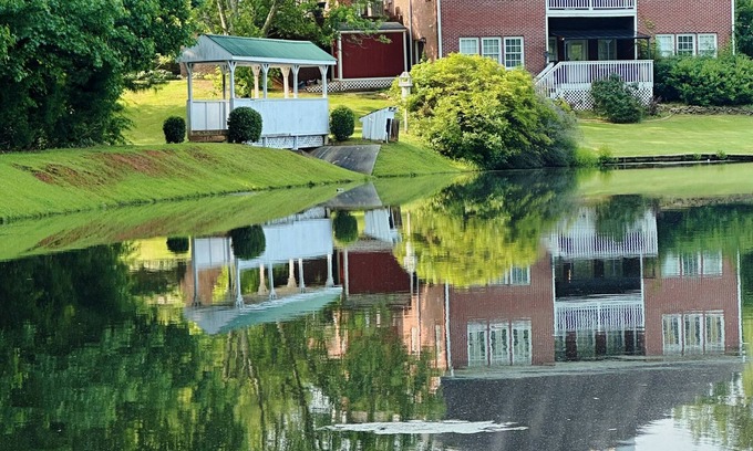 Conyers House | Spacious Lake House with Game Room & Family Amenities and Pc gaming