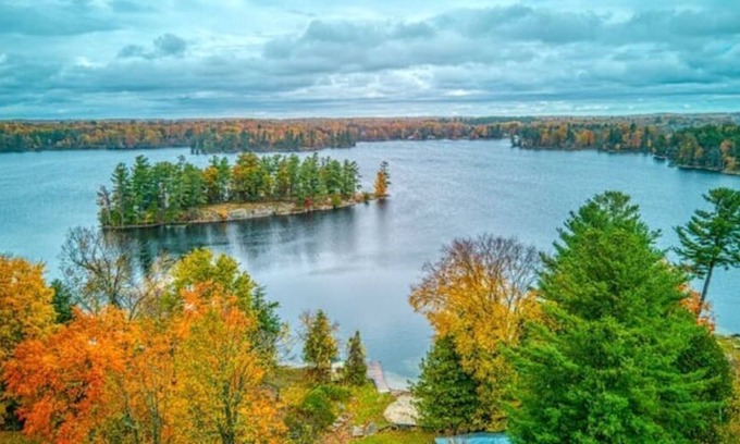 Frontenac Cabin | Spacious Lakefront Cottage