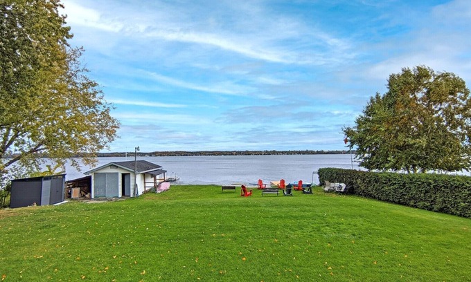 Cameron Cottage | Spacious Lakefront Cottage !
